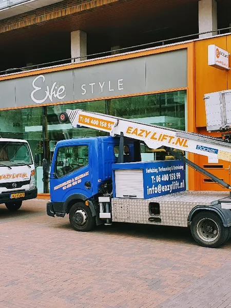 Foto van Eazylift: verhuislift van Eazylift aan het werk