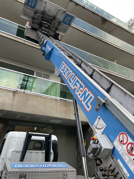 Klantfoto van Daniel Planting: verhuislift van Eazylift aan het werk