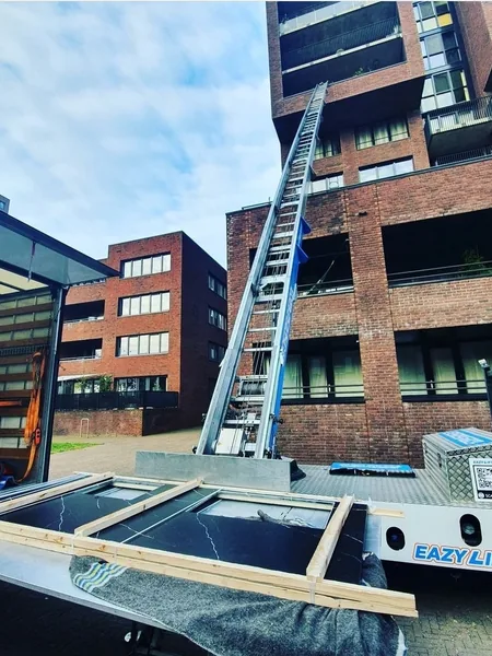 Foto van Eazylift: verhuislift van Eazylift aan het werk
