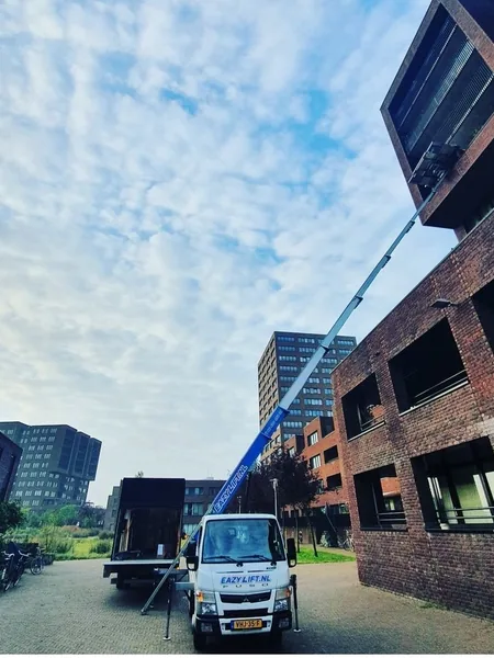 Foto van Eazylift: verhuislift van Eazylift aan het werk