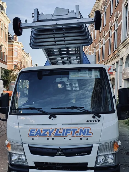 Klantfoto van Leon Mulder: verhuislift van Eazylift aan het werk